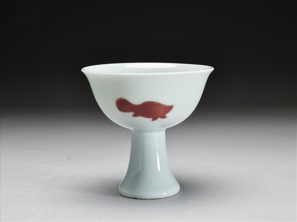 釉裡紅三魚紋高足杯