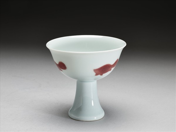 釉裡紅三魚紋高足杯