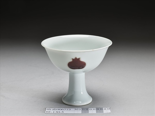 釉裡紅三魚紋高足杯