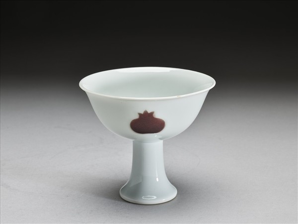 釉裡紅三魚紋高足杯