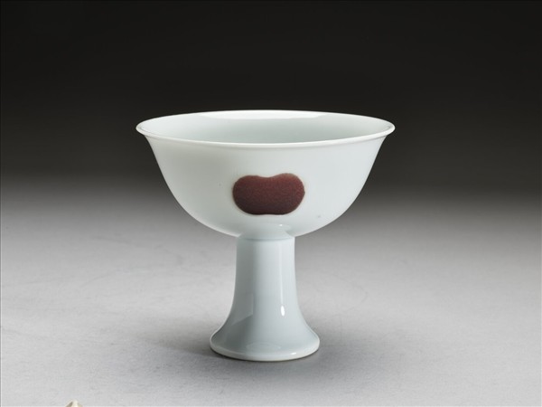 釉裡紅三魚紋高足杯