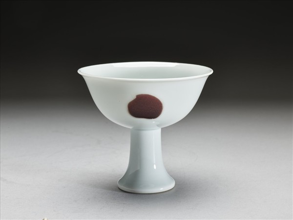 釉裡紅三魚紋高足杯