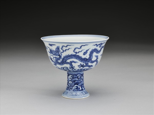 青花雲龍波濤紋高足碗
