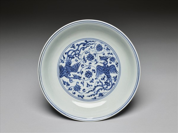 青花雙鳳穿蓮紋盤