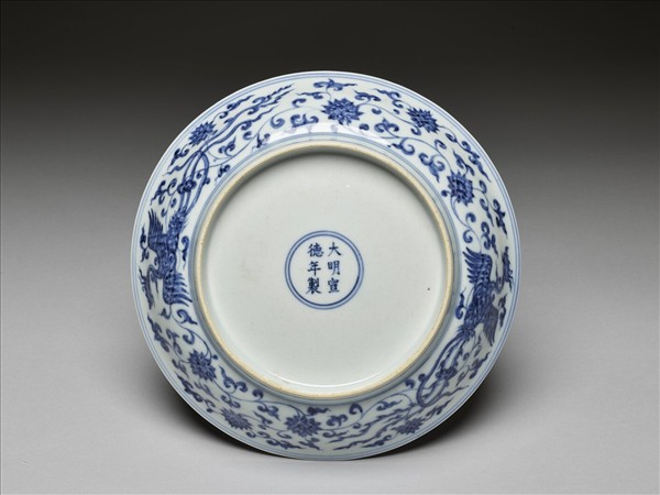 青花雙鳳穿蓮紋盤