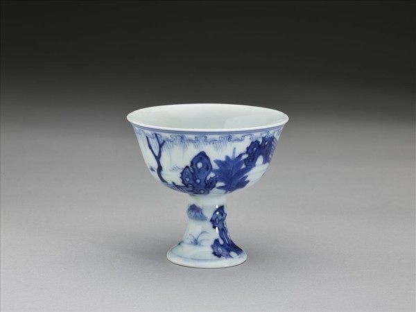 青花人物梵文高足杯