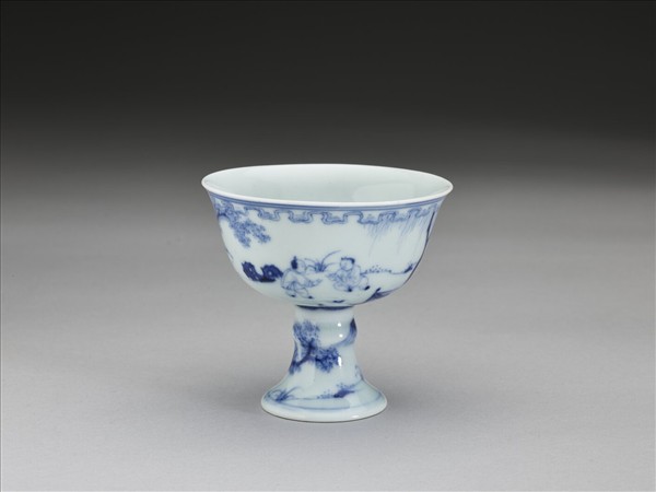 青花人物梵文高足杯