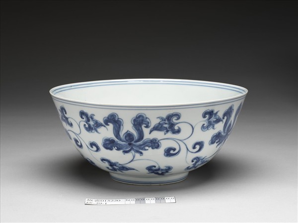 青花番蓮紋碗