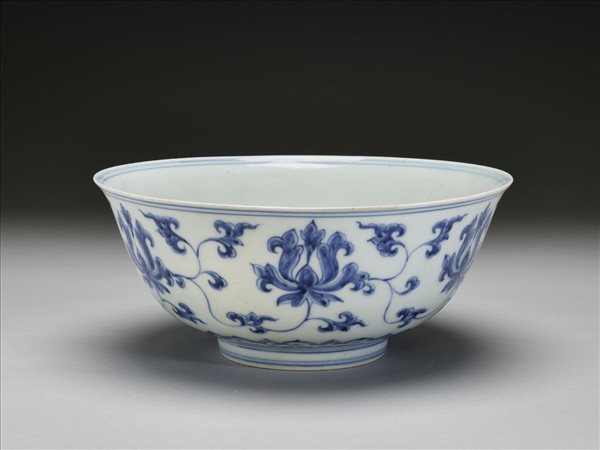 青花番蓮紋碗