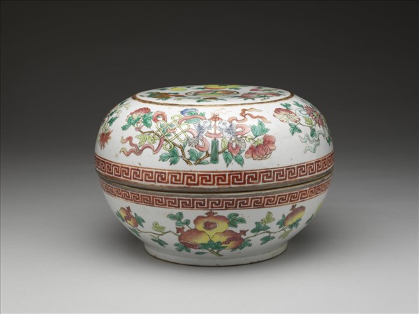 粉彩三多八寶紋蓋盒