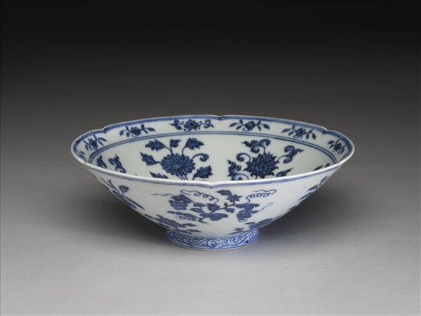 青花花果紋葵口碗
