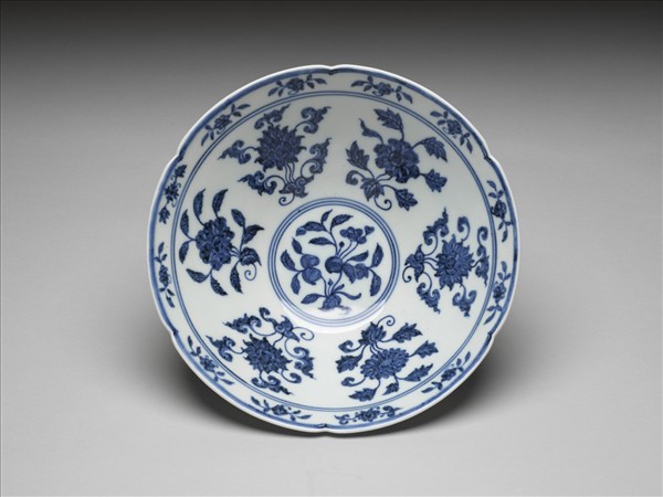 青花花果紋葵口碗