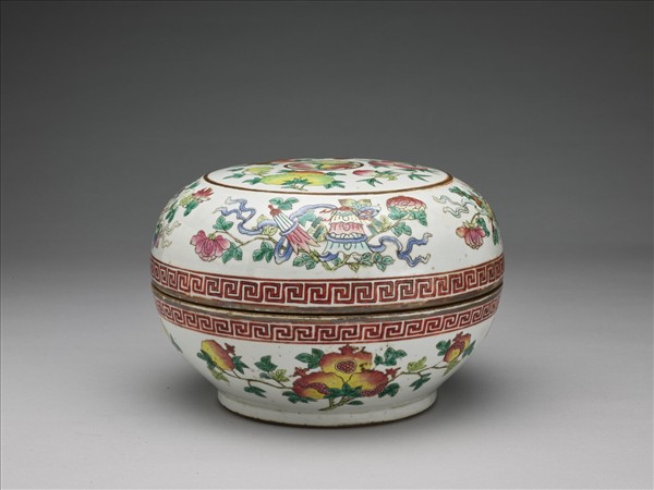 粉彩三多八寶紋蓋盒