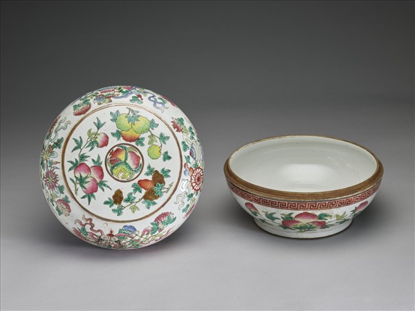 粉彩三多八寶紋蓋盒