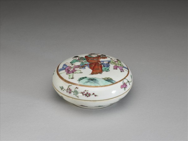 粉彩嬰戲圖蓋盒