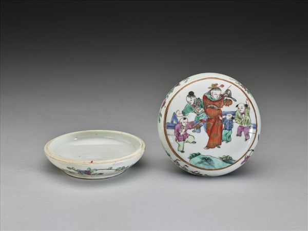 粉彩嬰戲圖蓋盒