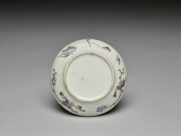 粉彩嬰戲圖蓋盒