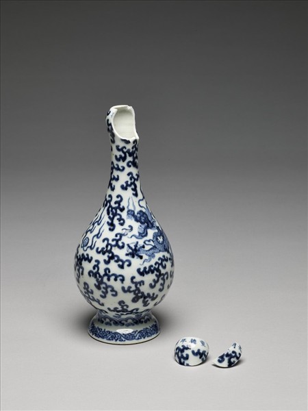 青花雲龍紋蒜頭瓶