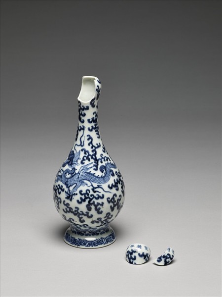 青花雲龍紋蒜頭瓶