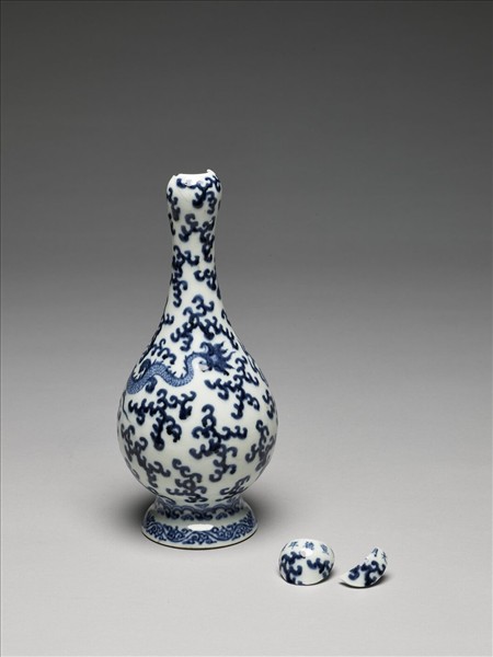 青花雲龍紋蒜頭瓶