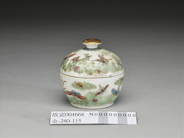 五彩花蝶紋蓋盒