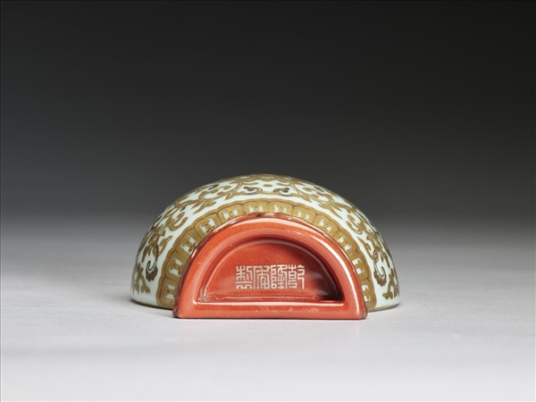 描金湖綠地番蓮紋轎瓶