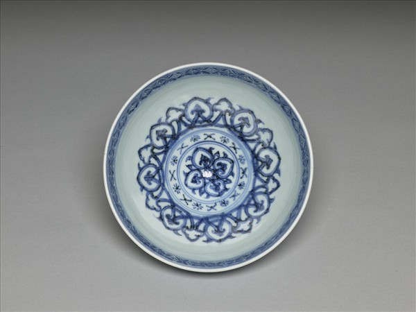 青花蓮瓣紋蓮子碗
