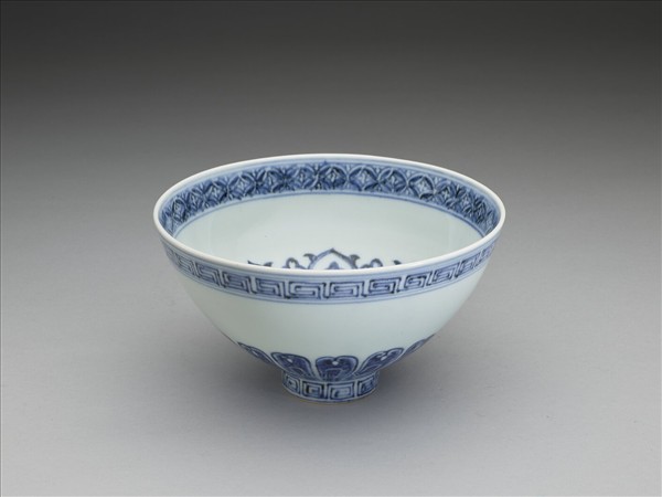 青花蓮瓣紋蓮子碗