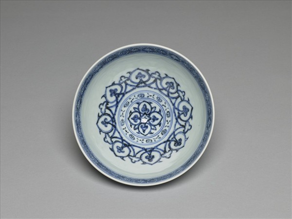 青花蓮瓣紋蓮子碗