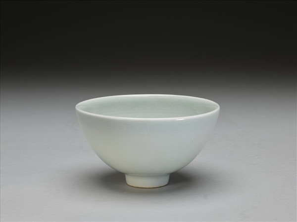 甜白釉蓮瓣紋蓮子碗