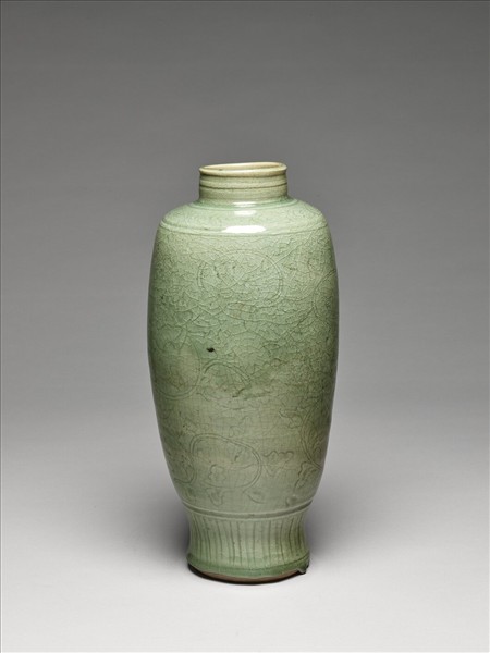 龍泉窯 青瓷劃花牡丹紋瓶
