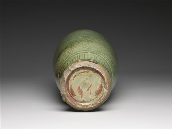 龍泉窯 青瓷劃花牡丹紋瓶