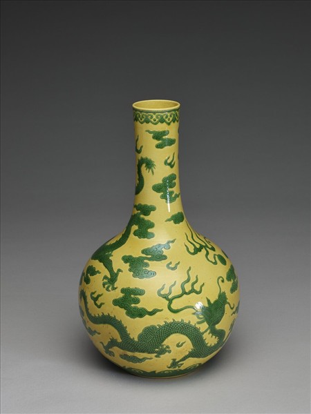 黃地綠彩龍紋瓶