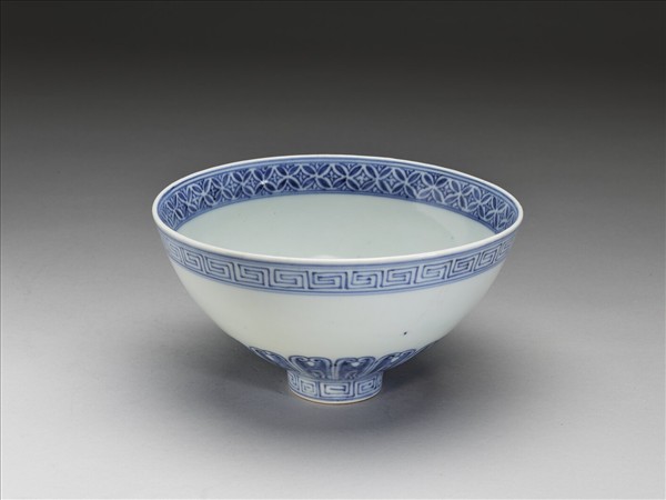 青花蓮瓣紋蓮子碗