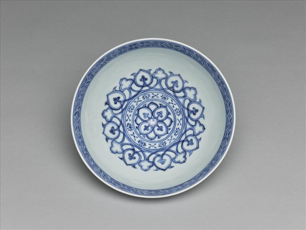 青花蓮瓣紋蓮子碗