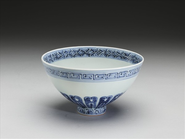 青花蓮瓣紋蓮子碗