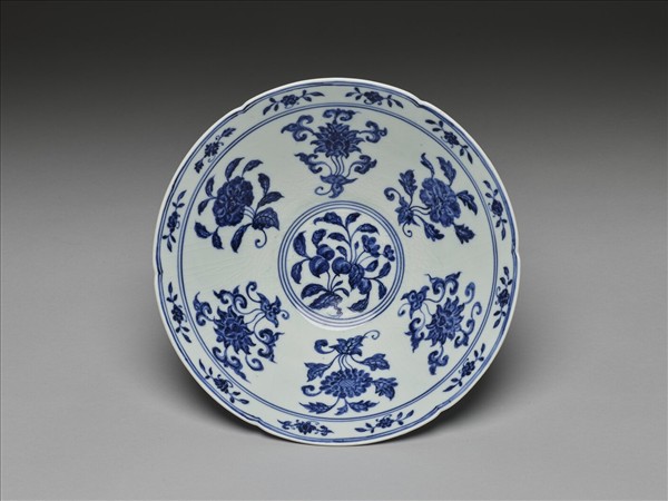 青花花果紋葵口碗