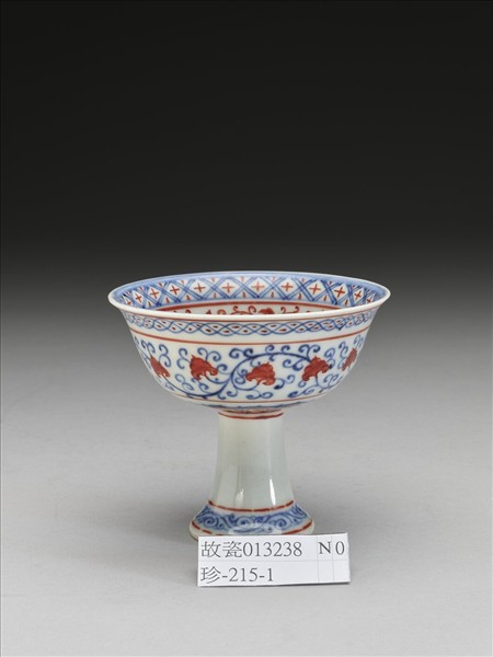 青花描紅轉枝花卉紋高足杯