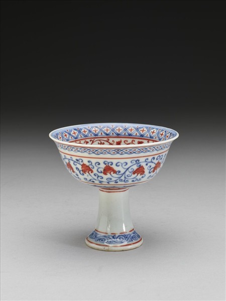 青花描紅轉枝花卉紋高足杯