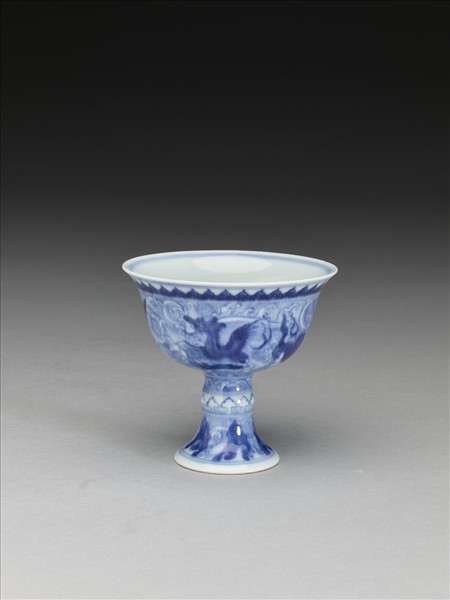 青花波濤海獸紋高足杯