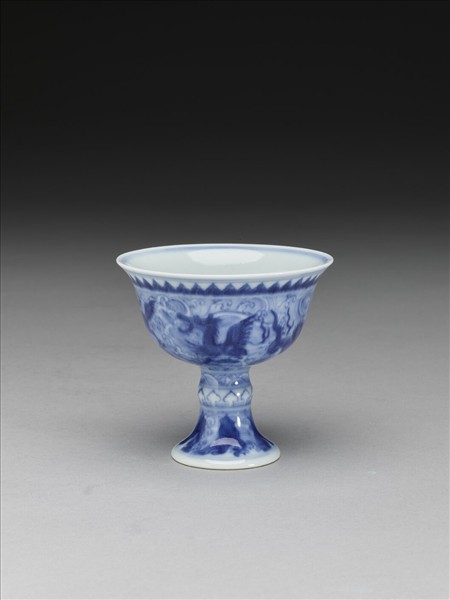 青花波濤海獸紋高足杯