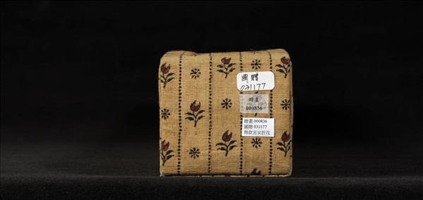 無款宮女折花　軸