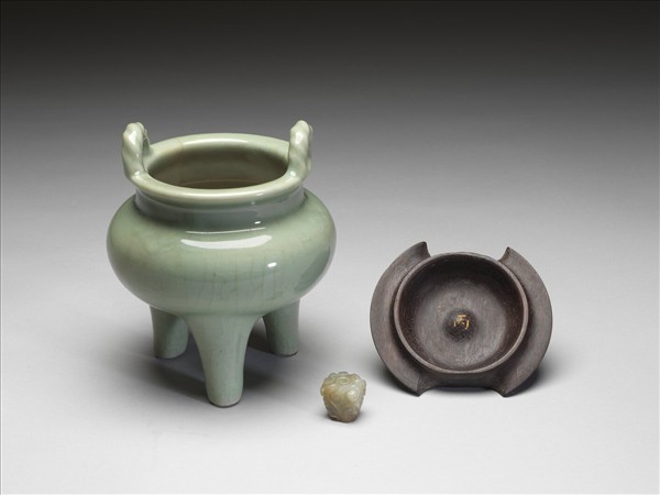 龍泉窯 青瓷繩耳鼎