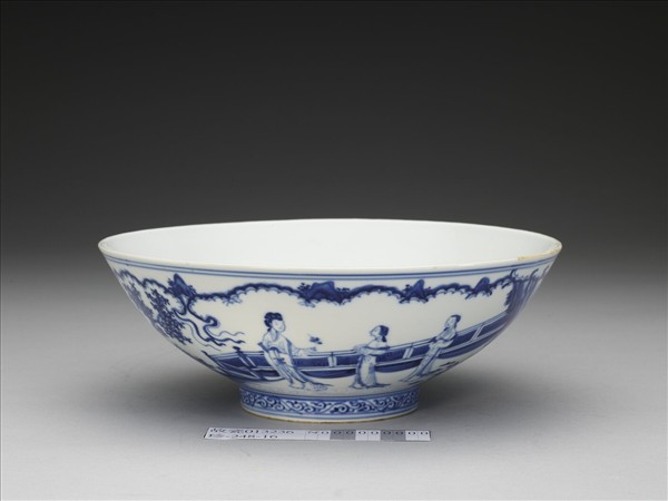 青花仕女圖碗