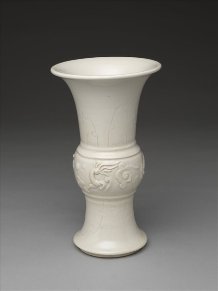 白瓷蕉葉龍紋觚