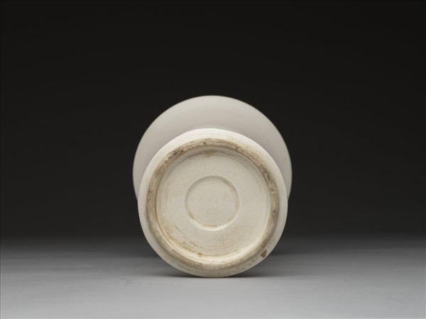 白瓷蕉葉龍紋觚