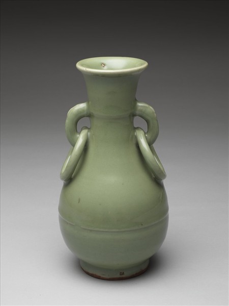 青瓷獸面銜環瓶