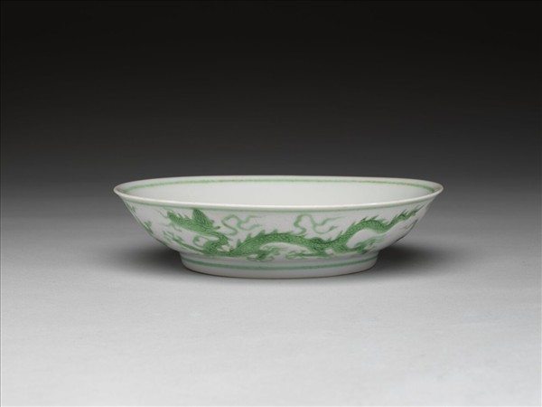 白地綠彩雲龍紋盤