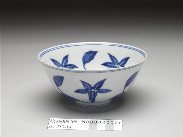 青花梔子花紋碗