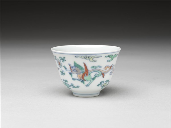 鬥彩夔龍紋杯